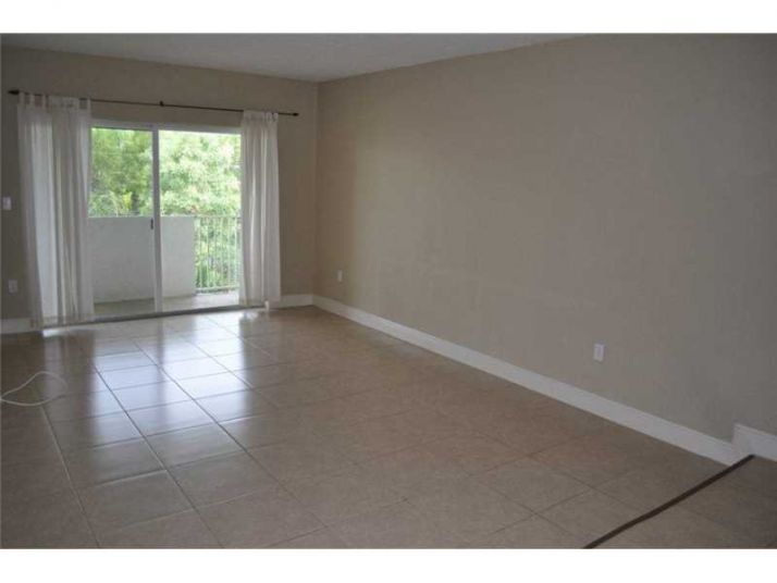 8950 SW 69 CT # 305, Miami, FL 33156