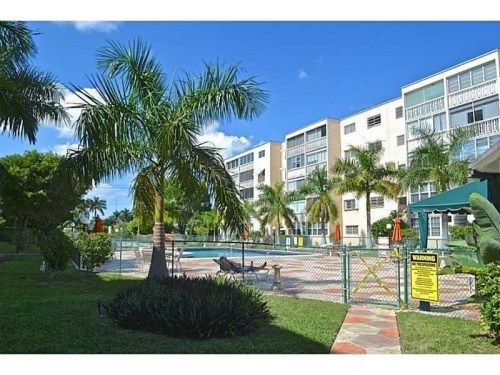 218 NE 12th Ave # 108, Hallandale, FL 33009