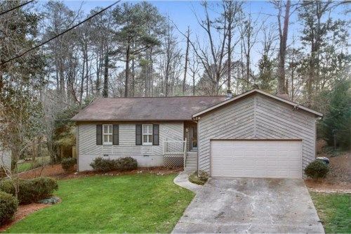 975 Hodges Way, Stone Mountain, GA 30087