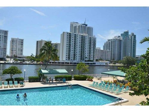 1000 PARKVIEW DR # 631, Hallandale, FL 33009