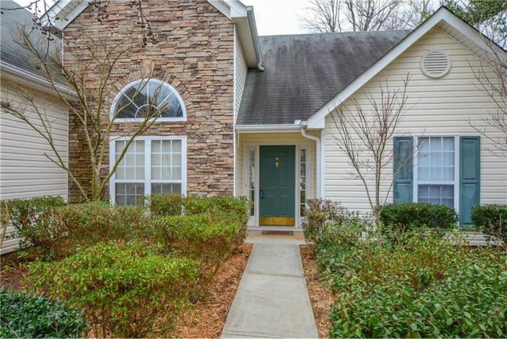 6074 Hillsdale Circle, Flowery Branch, GA 30542