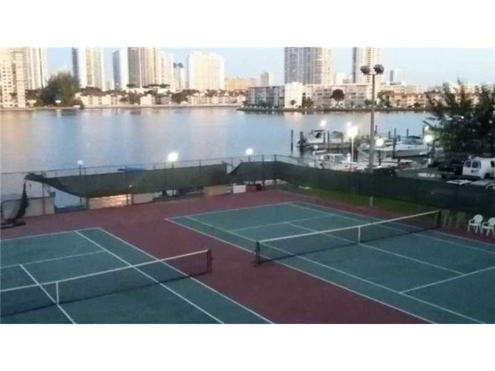 2750 NE 183rd St # 504, North Miami Beach, FL 33160