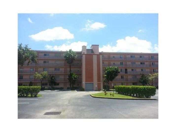 8540 N Sherman Cir # 408, Hollywood, FL 33025