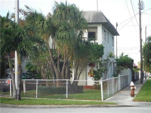 1990 Curtiss Dr, Hialeah, FL 33010