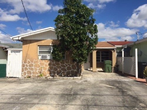 855 77th St, Hialeah, FL 33014