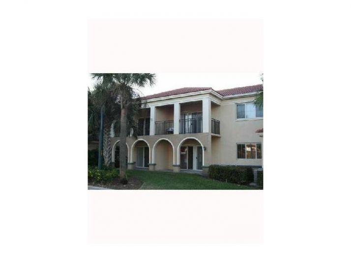 2493 CENTERGATE DR # 102, Hollywood, FL 33025