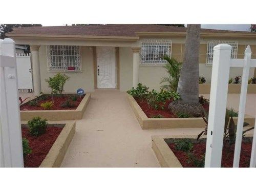 2560 W 9 LN, Hialeah, FL 33010