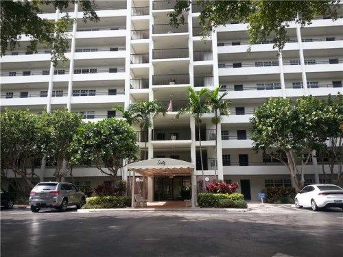 605 OAKS DR # 401, Pompano Beach, FL 33069