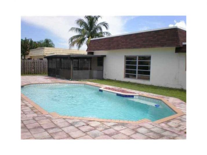 8139 NW 67th Ave, Fort Lauderdale, FL 33321