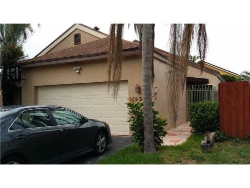 18927 NW 80 CT, Hialeah, FL 33015