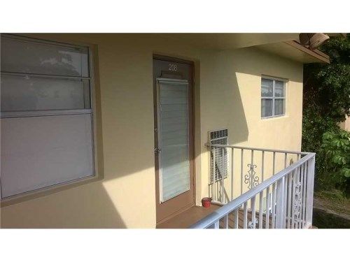 7605 NW 5 PL # 208, Pompano Beach, FL 33063