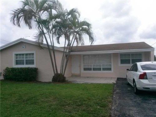 2736 Sunshine Blvd, Hollywood, FL 33023