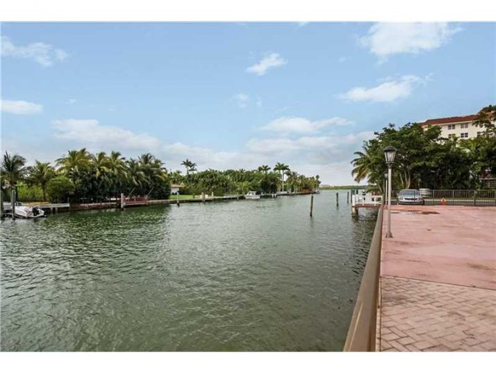 10000 W Bay Harbor Dr # 301, Miami Beach, FL 33154