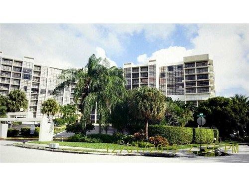 600 Parkview Dr # 905, Hallandale, FL 33009