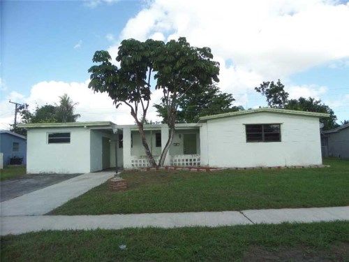 6511 SW 5th St, Hollywood, FL 33023