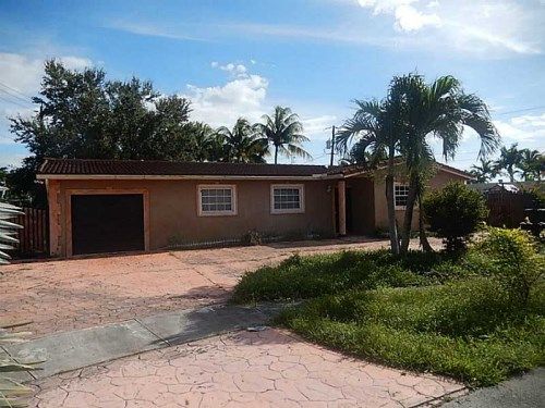 18525 NW 79 CT, Hialeah, FL 33015