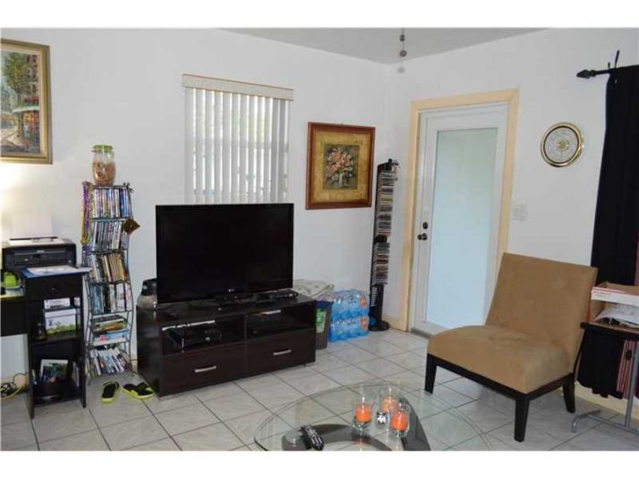 1310 NW 68th Ter, Hollywood, FL 33024