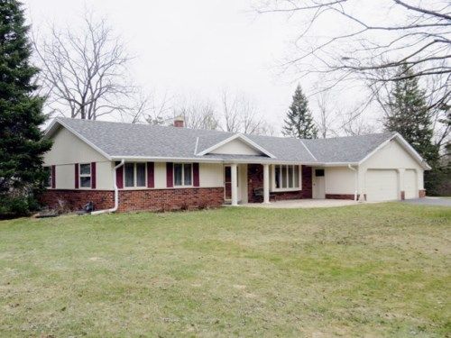 2337 Hillside Dr, Delafield, WI 53018