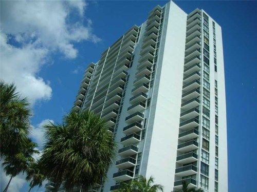 3675 N Country Club Dr # 307, Miami, FL 33180