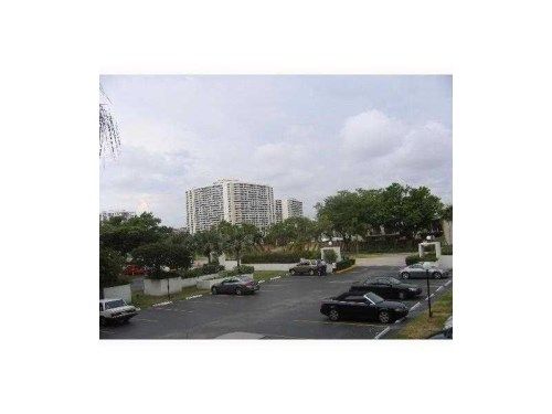 800 PARKVIEW DR # 207, Hallandale, FL 33009