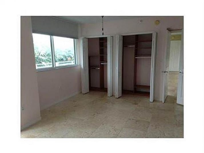 7800 Collins Ave # 209, Miami Beach, FL 33141