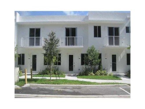 2641 NE 212 terrace # 2b -20, Miami, FL 33180