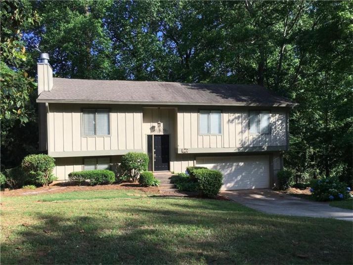 450 Hembree Forest Circle, Roswell, GA 30076