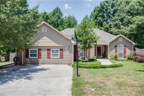 1035 Coveview Circle, Hoschton, GA 30548