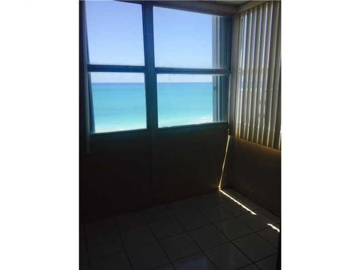 2655 COLLINS AV # 2204, Miami Beach, FL 33140