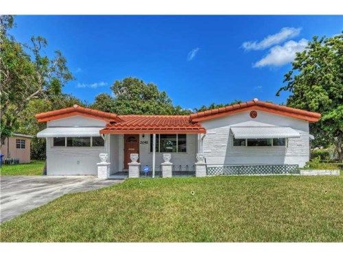 2041 Alcazar Dr, Hollywood, FL 33023