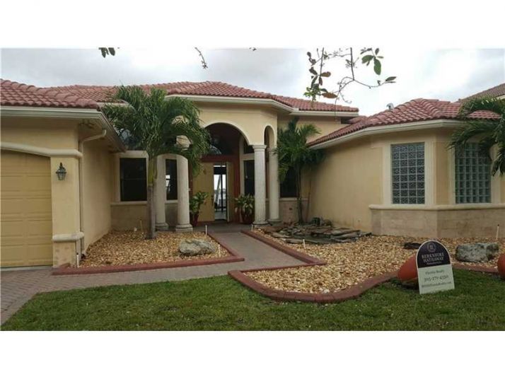 19095 SW 24th St, Hollywood, FL 33029