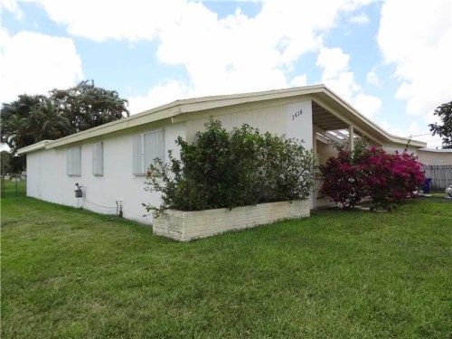 3416 W Lake Pl, Hollywood, FL 33023