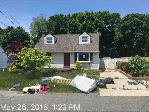 37 Samuel St, Ronkonkoma, NY 11779