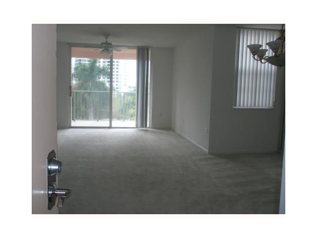 19501 E Country Club Dr # 9502, Miami, FL 33180