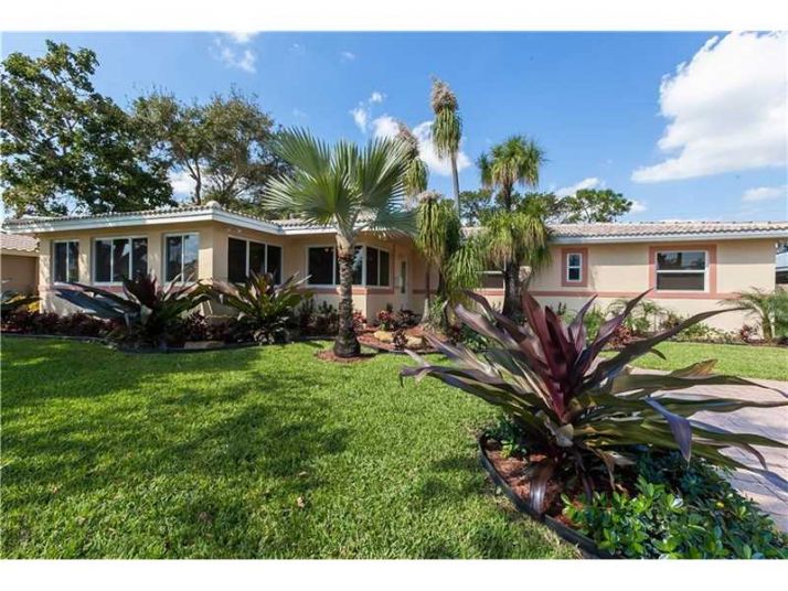 45 SE 6th St, Dania, FL 33004