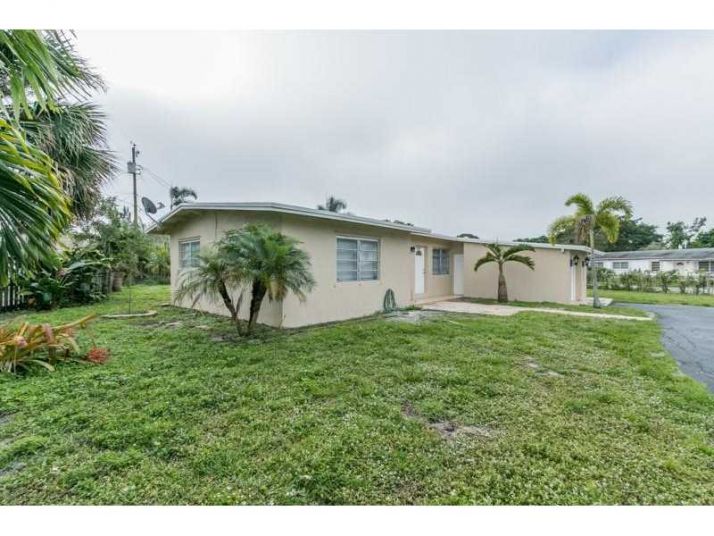 1121 E Country Club Cir, Fort Lauderdale, FL 33317