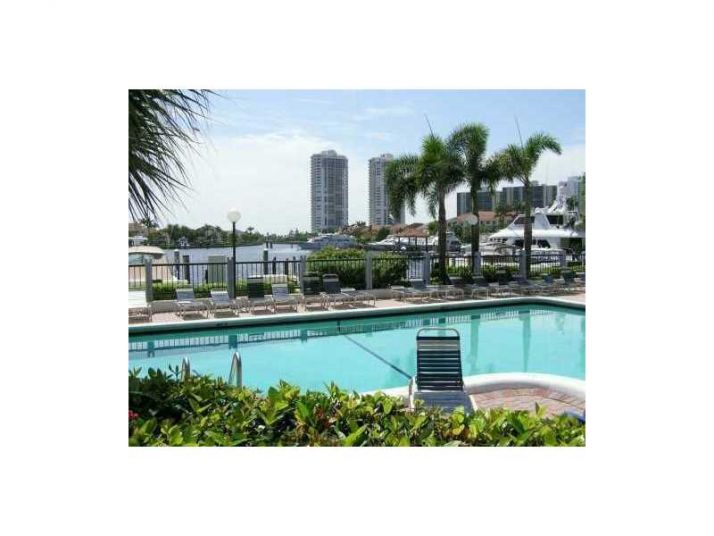 3500 MAGELLAN CR # 715, Miami, FL 33180