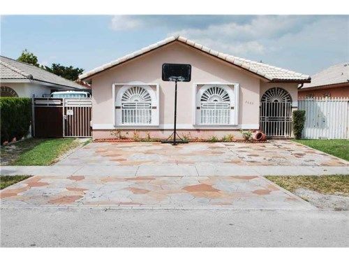 2665 W 68th Pl, Hialeah, FL 33016