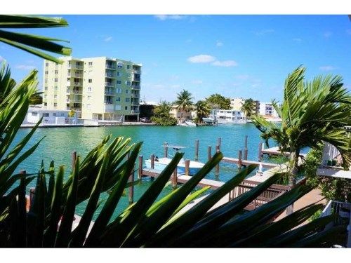 7930 Tatum Waterway Dr # 20, Miami Beach, FL 33141