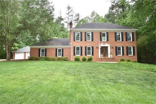 305 Hollyridge Drive, Roswell, GA 30076