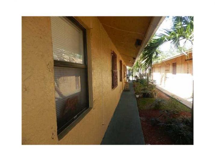 242 NW 14th St, Pompano Beach, FL 33060