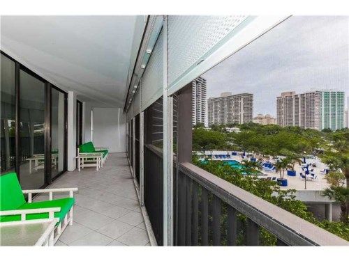 3701 N Country Club Dr # 505, Miami, FL 33180