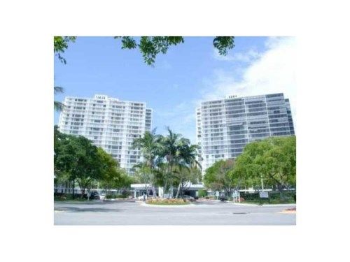 3701 N Country Club Dr # 301, Miami, FL 33180