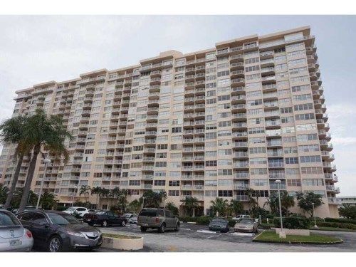 18031 BISCAYNE # PH04, North Miami Beach, FL 33160