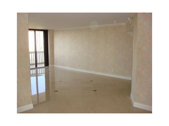 2000 ISLAND BL # 2110, Miami, FL 33180