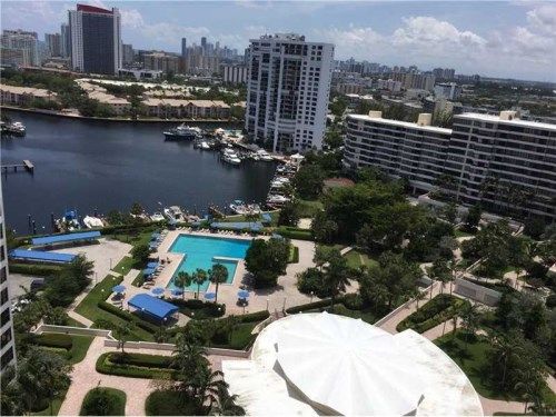 2500 PARKVIEW DR # 2015, Hallandale, FL 33009