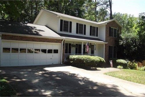 3790 Hunting Ridge Drive, Lilburn, GA 30047