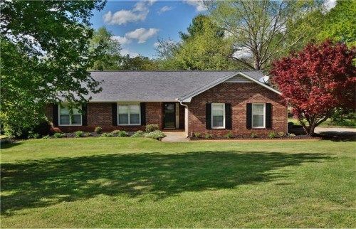 110 Beacon Drive, Fayetteville, GA 30215