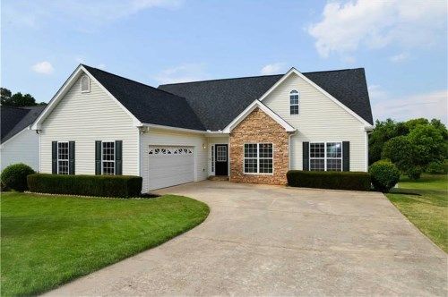 5966 River Oaks Drive, Flowery Branch, GA 30542