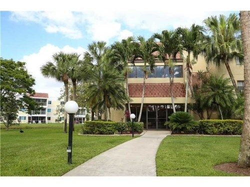 230 Lakeview Dr # 111, Fort Lauderdale, FL 33326